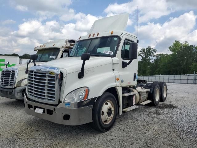 2015 Freightliner Cascadia 125 Semi Truck