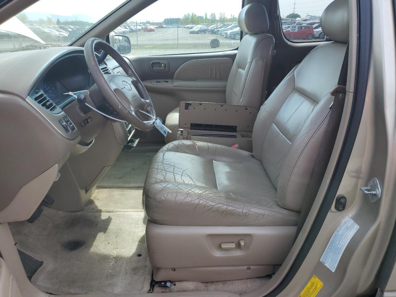 2001 Toyota Sienna le