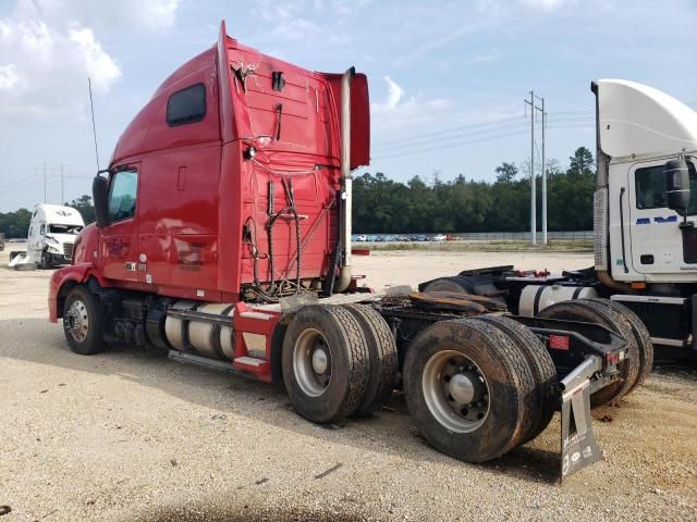 2013 Volvo VNL Semi Truck