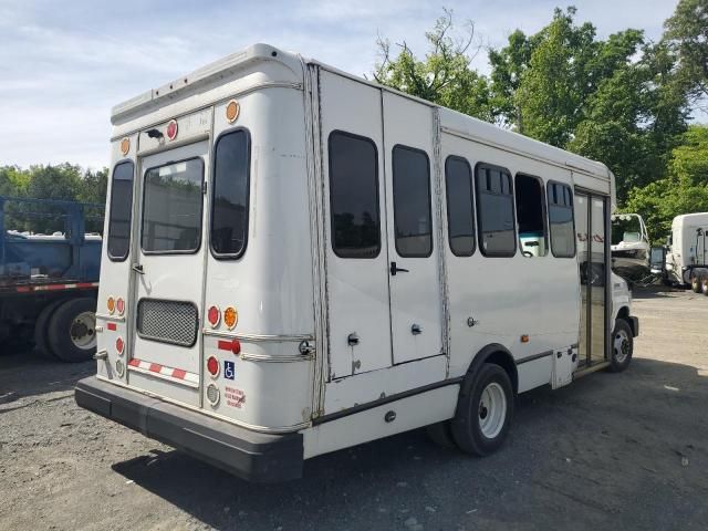 2017 Ford Econoline E450 Super Duty Cutaway Van