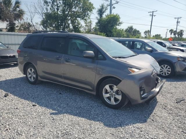 2018 Toyota Sienna LE