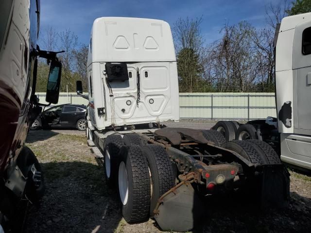 2020 Freightliner Cascadia 126