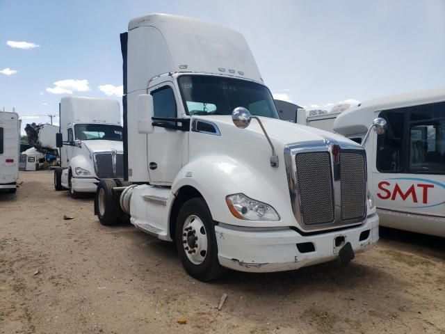 2014 Kenworth T680 Semi Truck