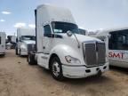 2014 Kenworth T680 Semi Truck