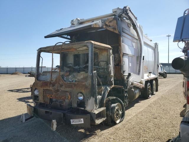 2009 Mack 600 MRU600