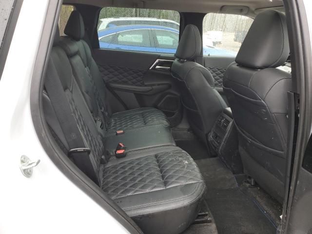 2023 Mitsubishi Outlander SE
