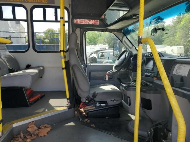 2017 Ford Econoline E450 Super Duty Cutaway Van