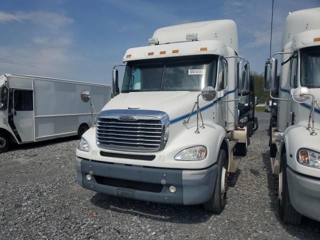 2010 Freightliner Columbia 112 Semi Truck