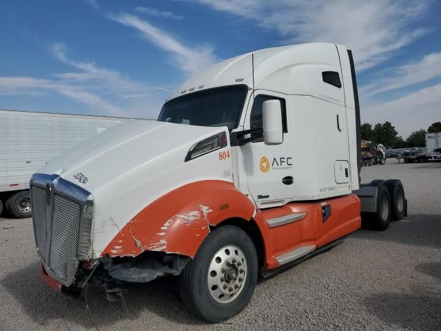 2015 Kenworth T680 Semi Truck