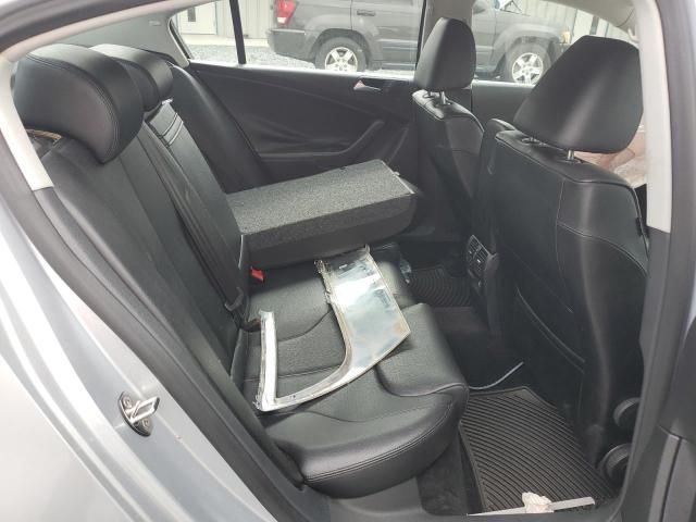 2010 Volkswagen Passat Komfort