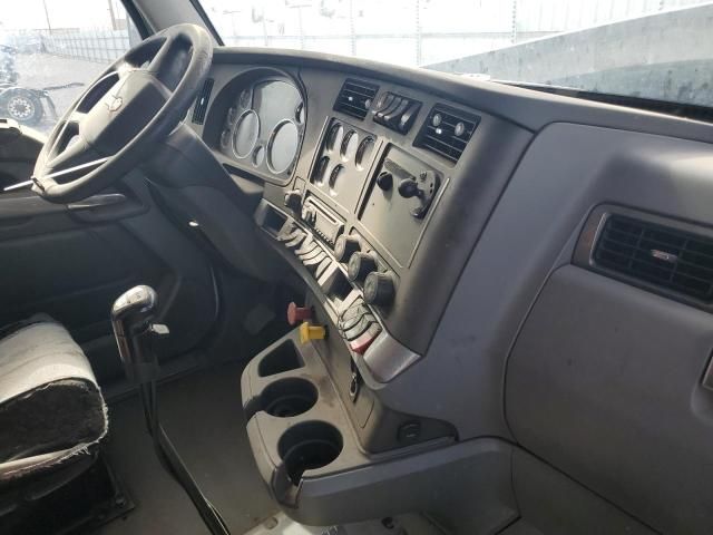 2015 Kenworth T680 Semi Truck