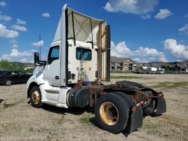2015 Kenworth T680 Semi Truck