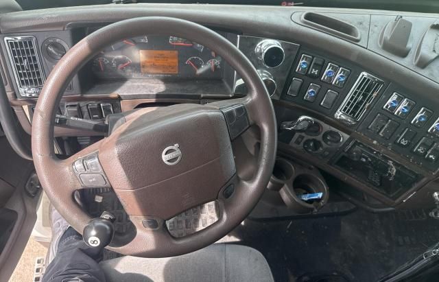 2013 Volvo VN VNL