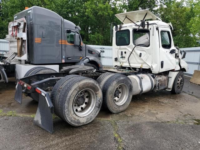 2019 Freightliner Cascadia 126 Semi Truck