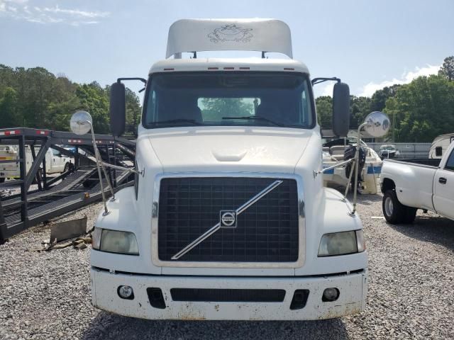 2005 Volvo VN VNM