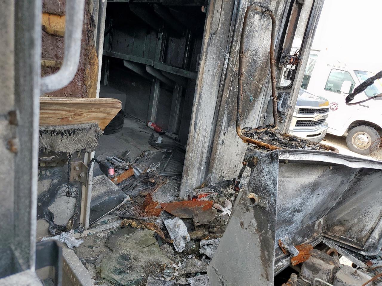 1998 Freightliner Chassis M Line WALK-IN Van