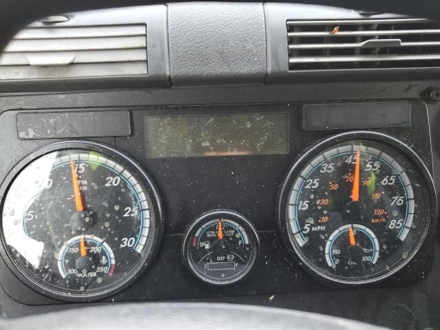 2017 Freightliner Cascadia 125 Semi Truck