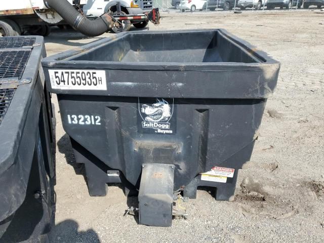 2000 Salt Spreader