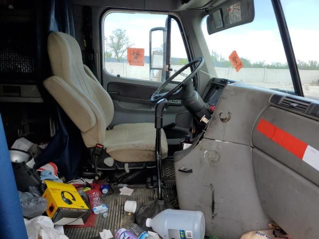 2004 Freightliner Columbia Semi Truck