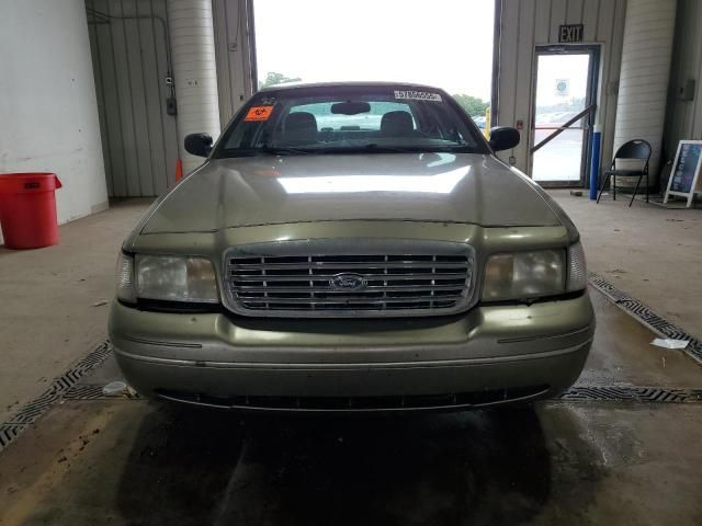 2004 Ford Crown Victoria LX