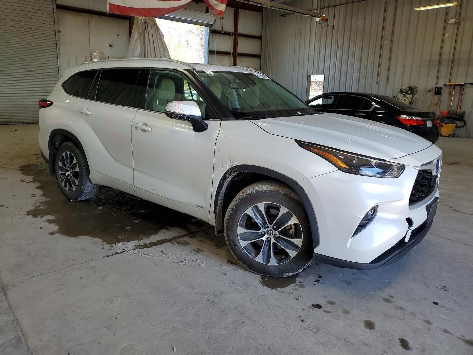 2022 Toyota Highlander Hybrid xle