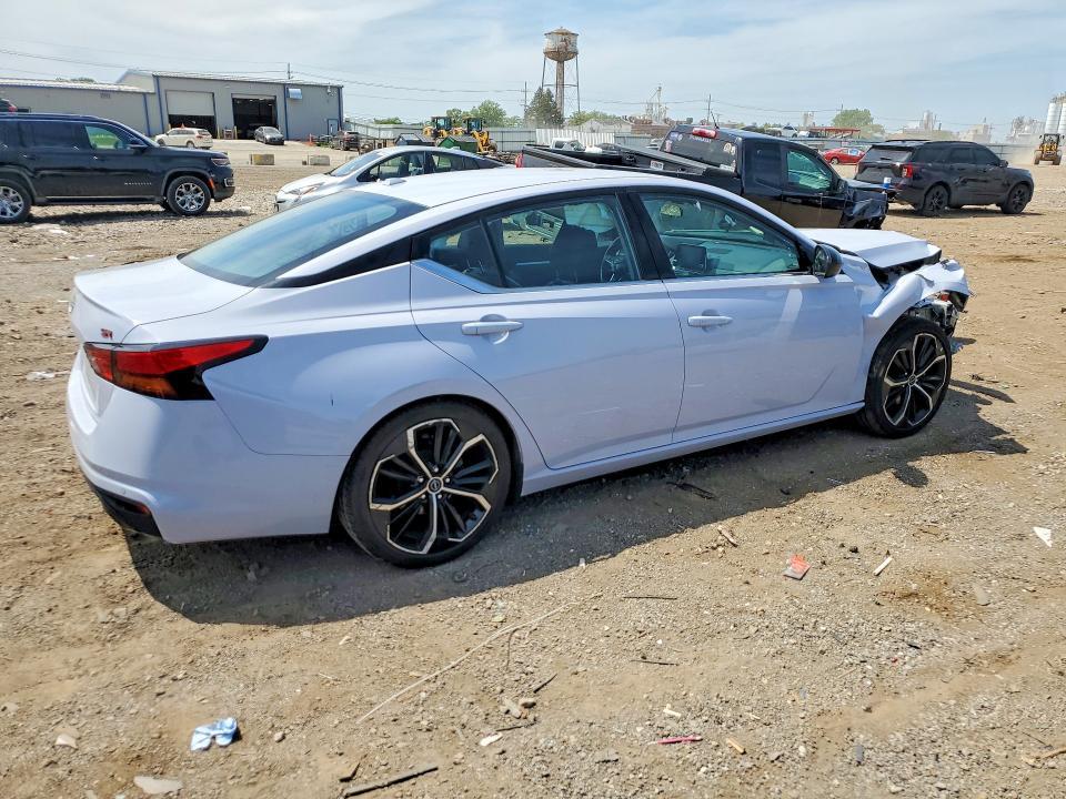 2024 Nissan Altima sr
