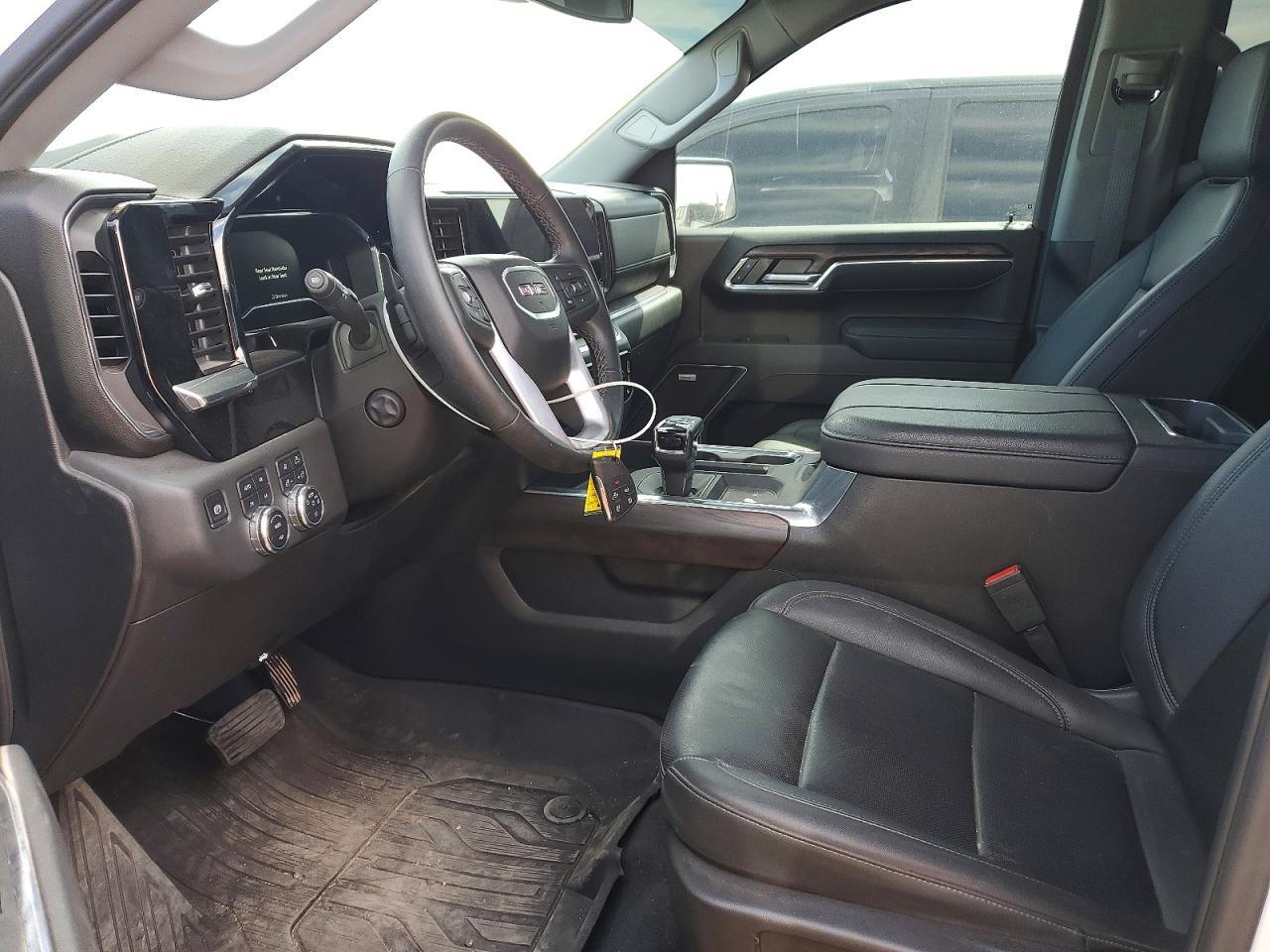 2025 GMC Sierra K1500 SLT