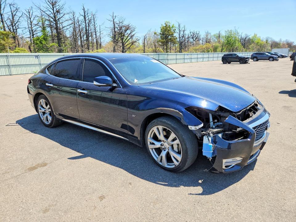 2016 Infiniti Q70 3.7