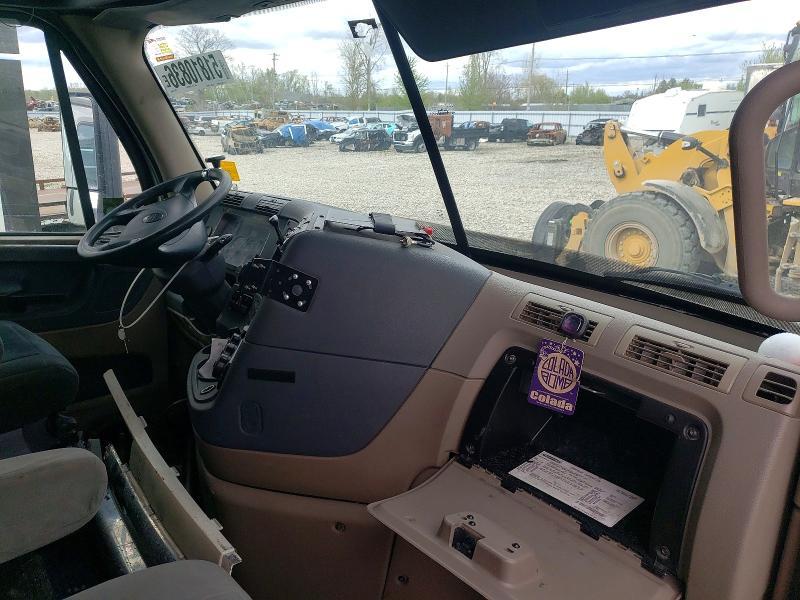 2013 Freightliner Cascadia 1-Semi Truck