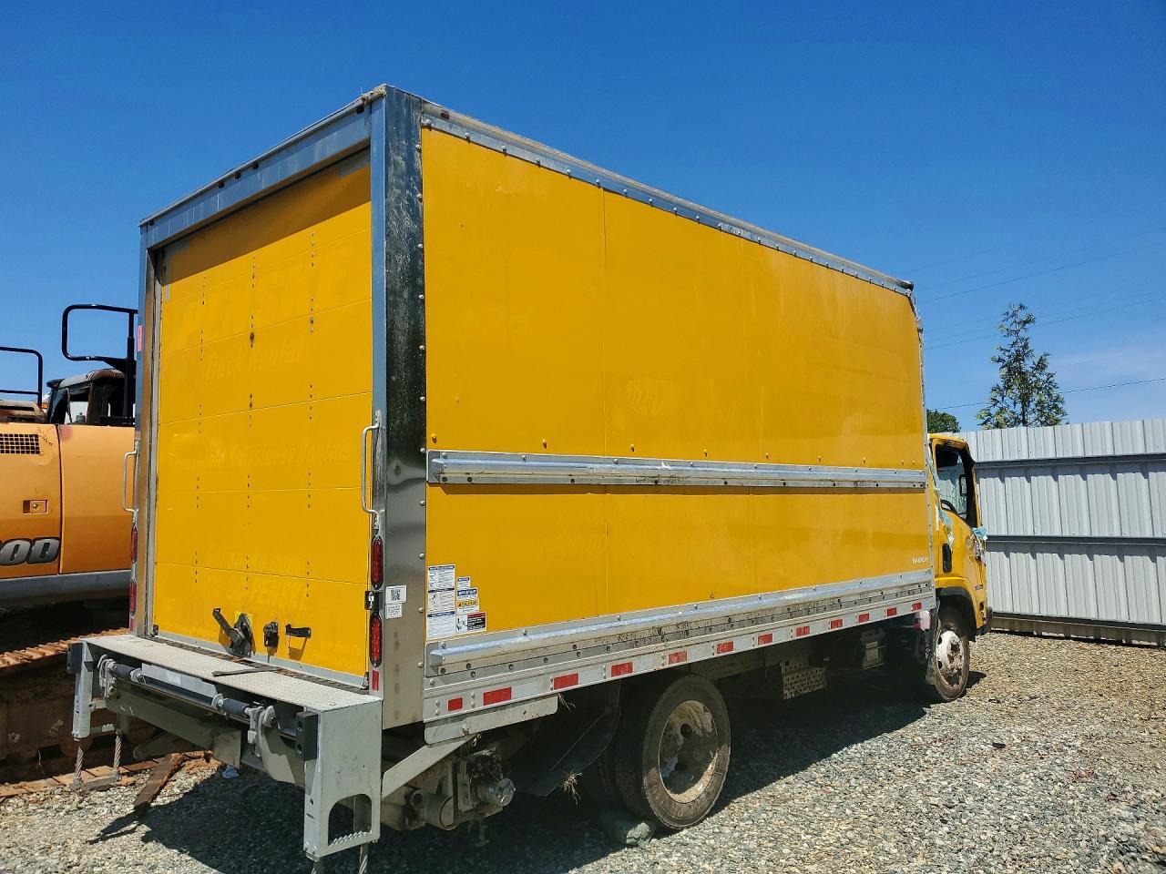 2026 Isuzu NPR HD BOX Truck