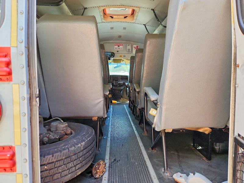 2003 GMC Savana Shuttle Bus