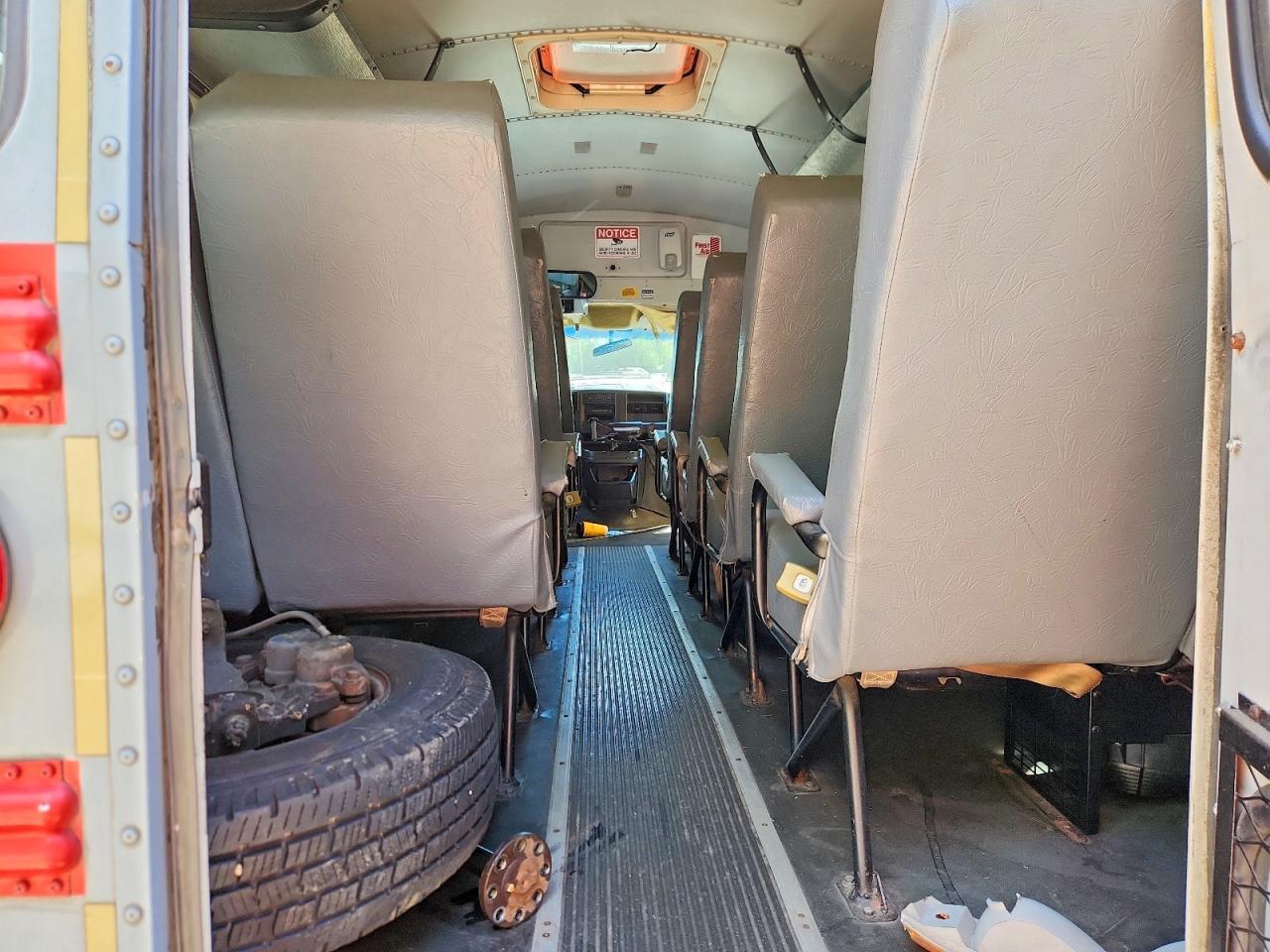 2003 GMC Savana Shuttle Bus