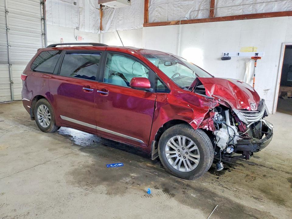 2017 Toyota Sienna xle 8-passenger