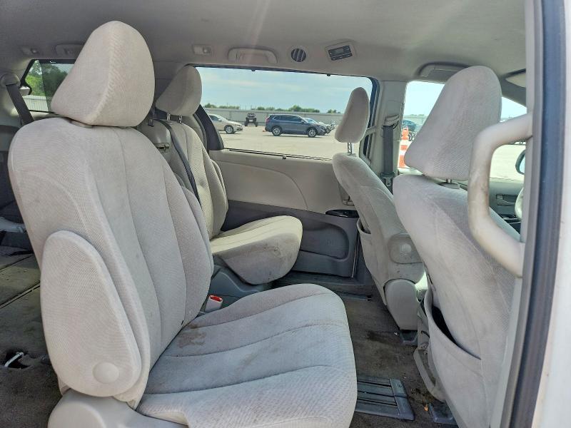 2013 Toyota Sienna le