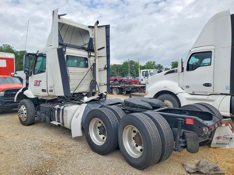 2025 Volvo VNR