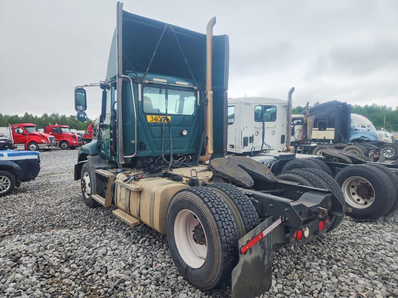 2015 Mack CXU612 Semi Truck