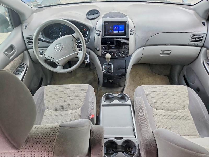 2009 Toyota Sienna le 8-passenger