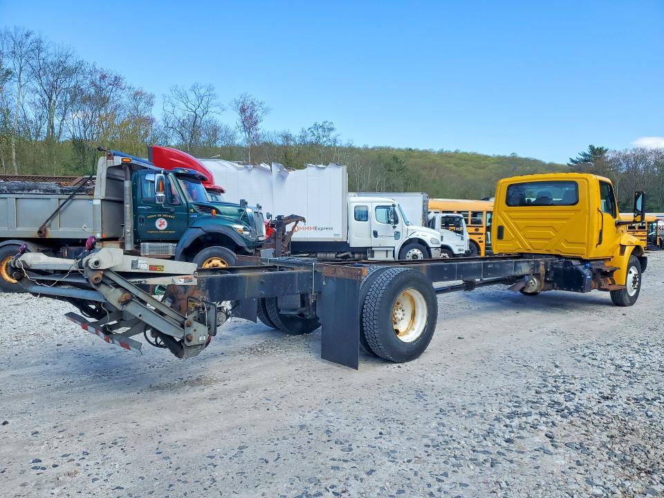 2022 International MV607-BOX Truck