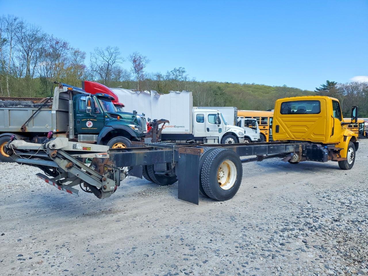 2022 International MV607-BOX Truck