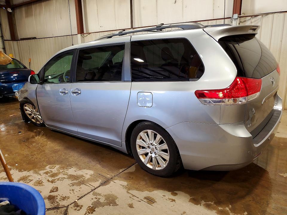 2011 Toyota Sienna xle 7-passenger
