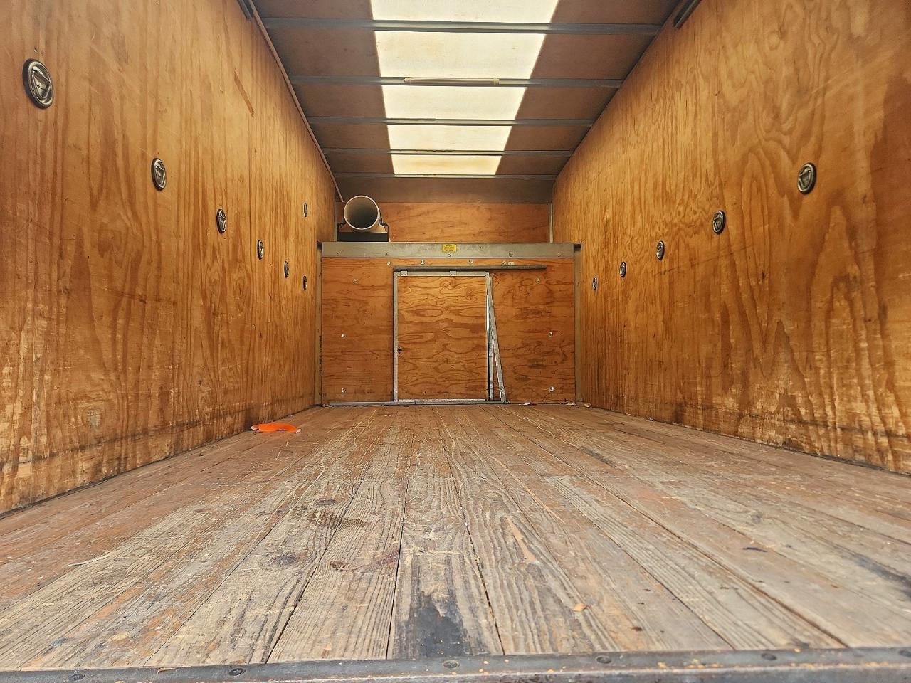 2019 Chevrolet Express BOX Truck