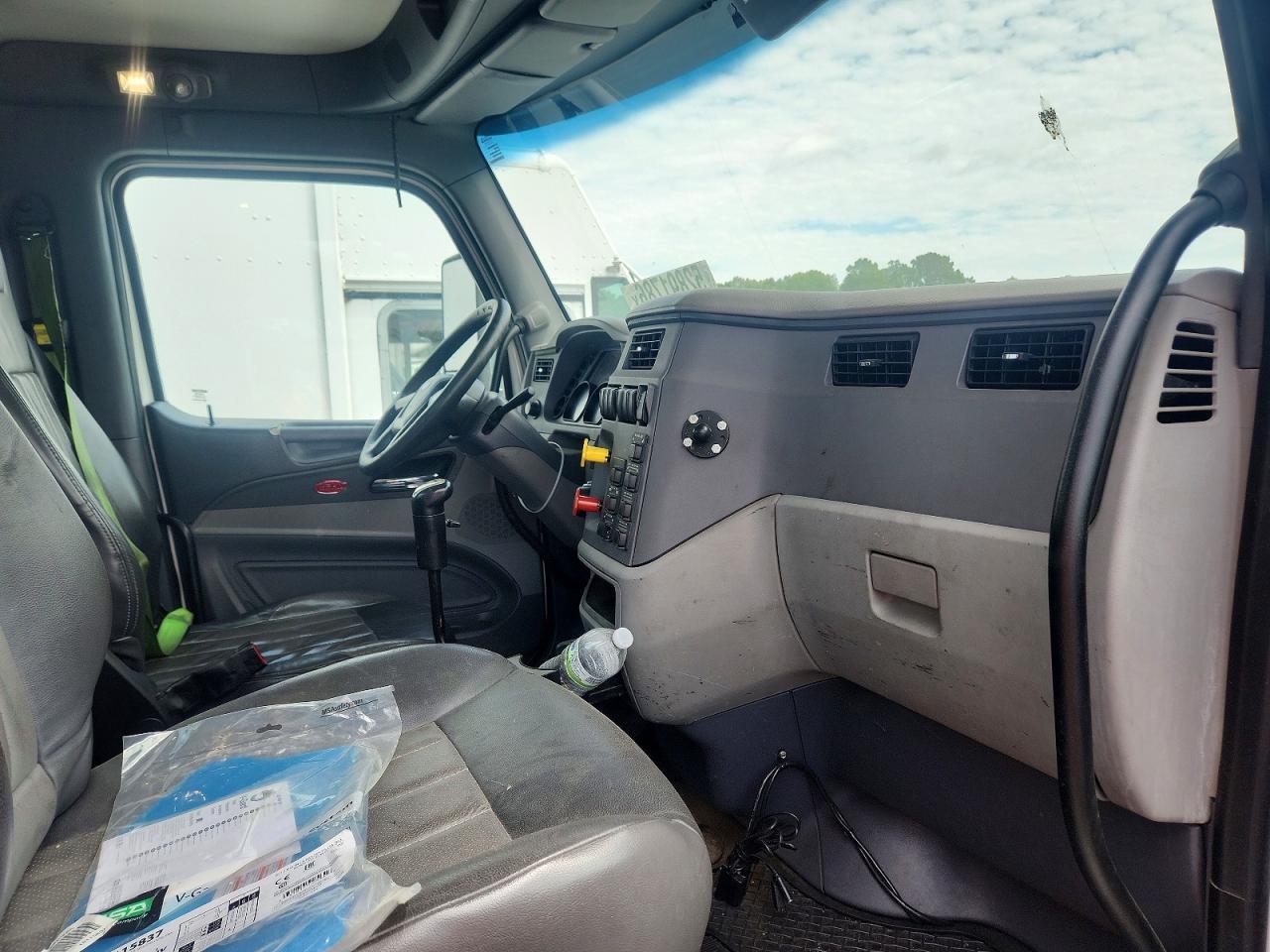 2016 Peterbilt 579 Semi Truck