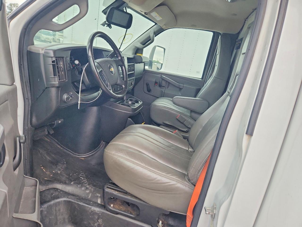 2021 Chev Rolet Express BOX Truck
