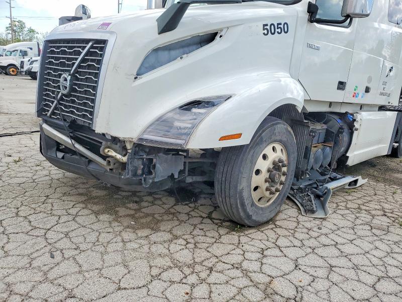 2020 Volvo VNL Semi Truck