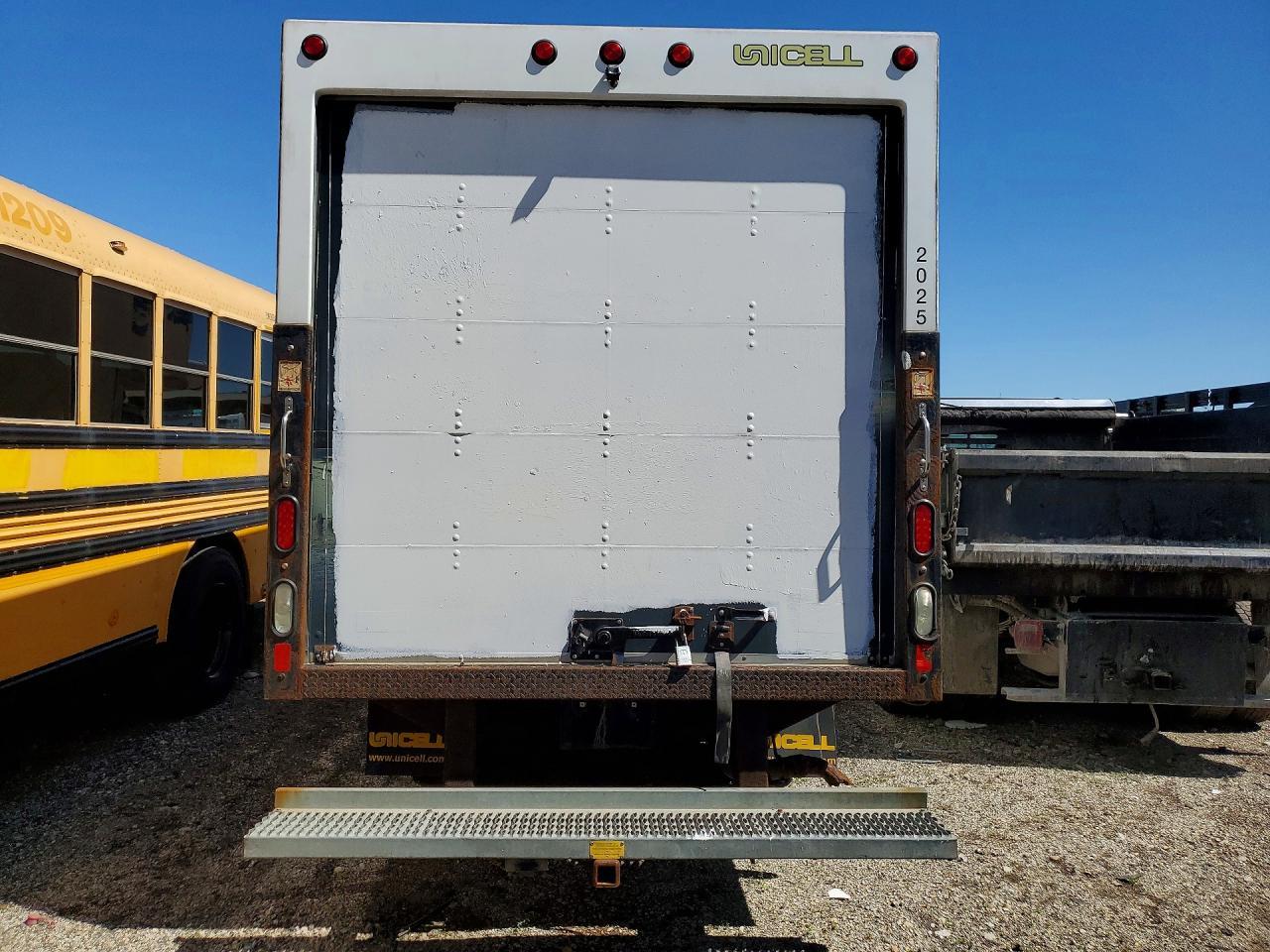 2020 Chevrolet Express BOX Truck