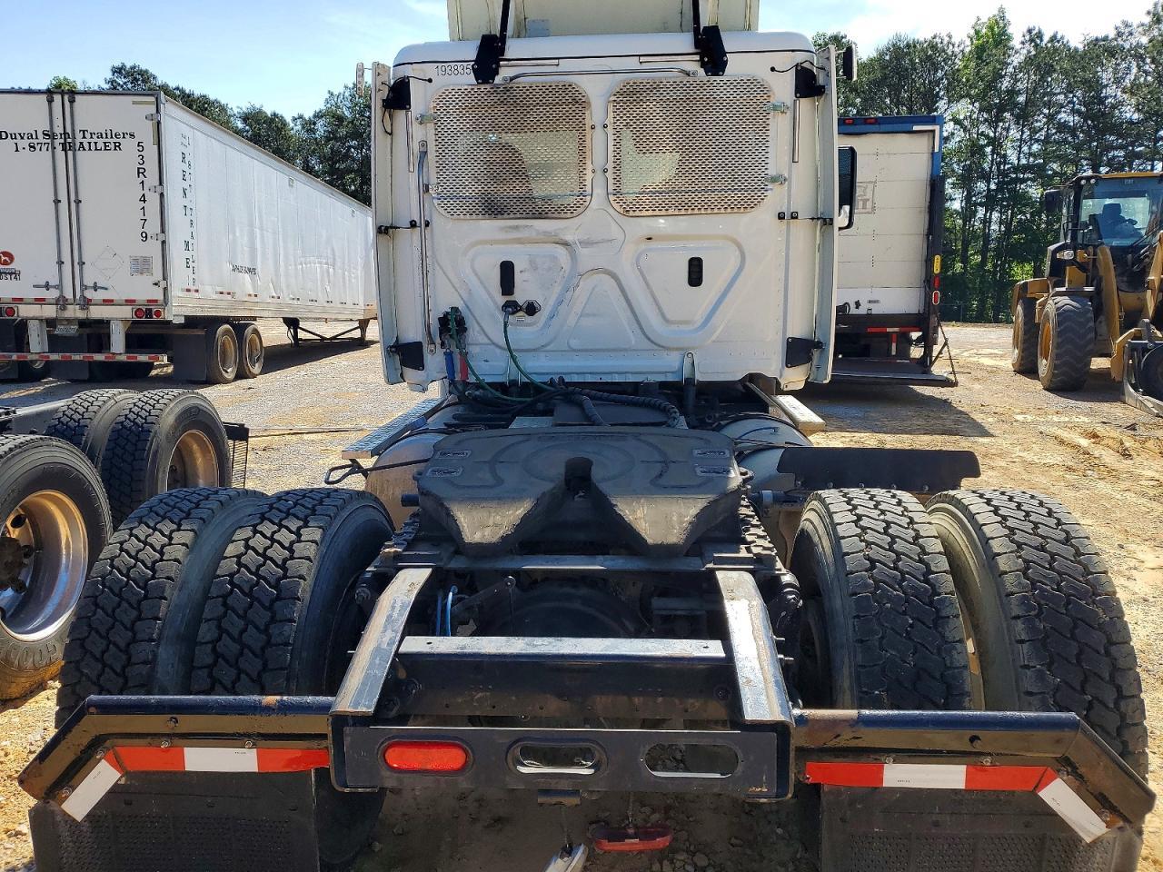 2018 Freigliner 2018 Freightliner Cascadia 125 Semi Truck