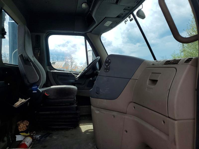 2018 Freigliner 2018 Freightliner Cascadia 113 Semi Truck