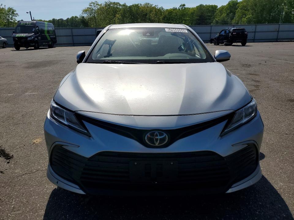 2021 Toyota Camry le