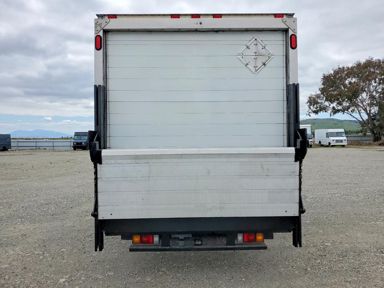 2015 Isuzu NPR HD BOX Truck