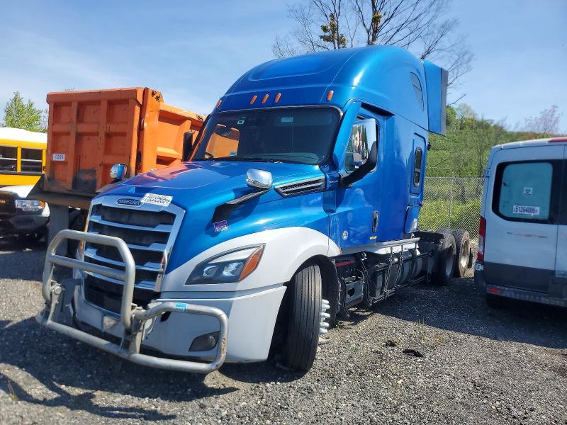 2020 Freigliner 2020 Freightliner Cascadia 126 Semi Truck
